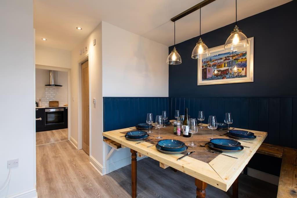 Herring Girl House - Harbourside Property, Sleeps 8 Scarborough Kültér fotó