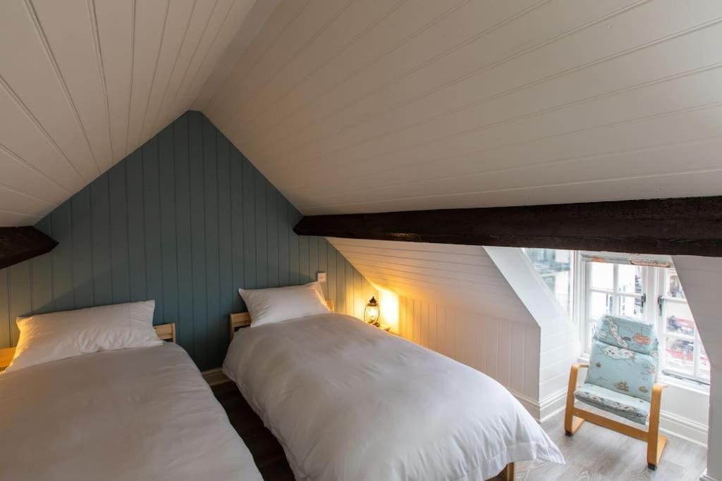 Herring Girl House - Harbourside Property, Sleeps 8 Scarborough Kültér fotó