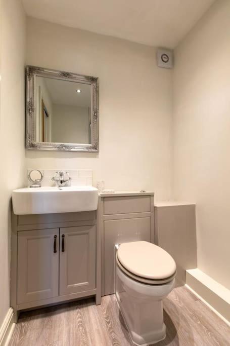 Herring Girl House - Harbourside Property, Sleeps 8 Scarborough Kültér fotó